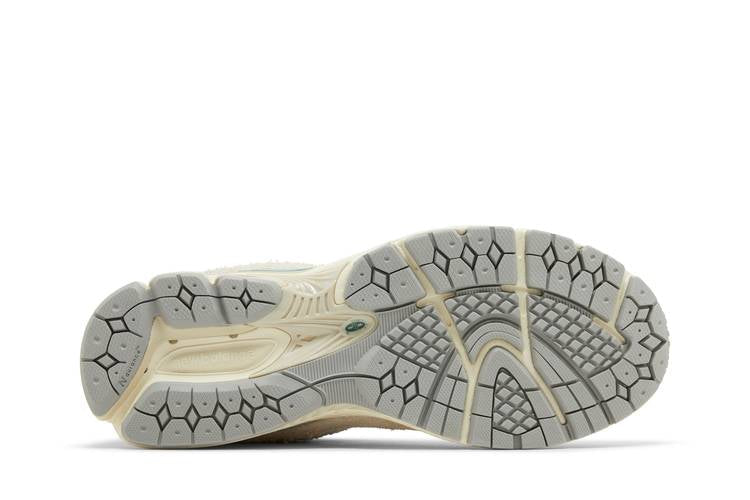 New Balance 2002R Linen